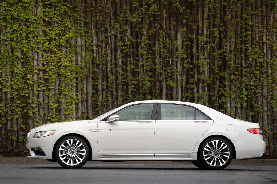  Lincoln Continental 2016 года  (фото 19 из 19)